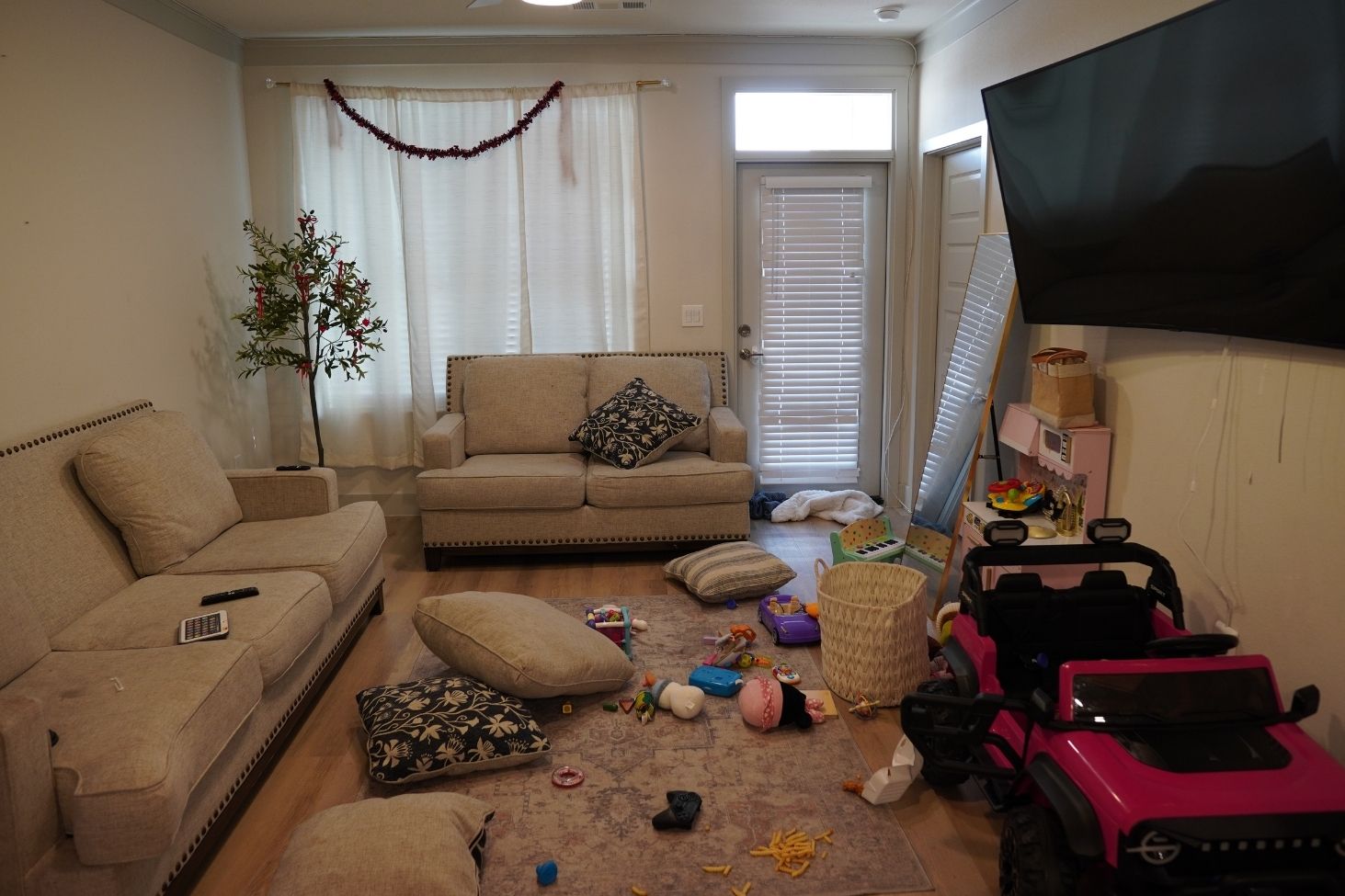 Before cleaning: family living room before Magnificent cleaned it